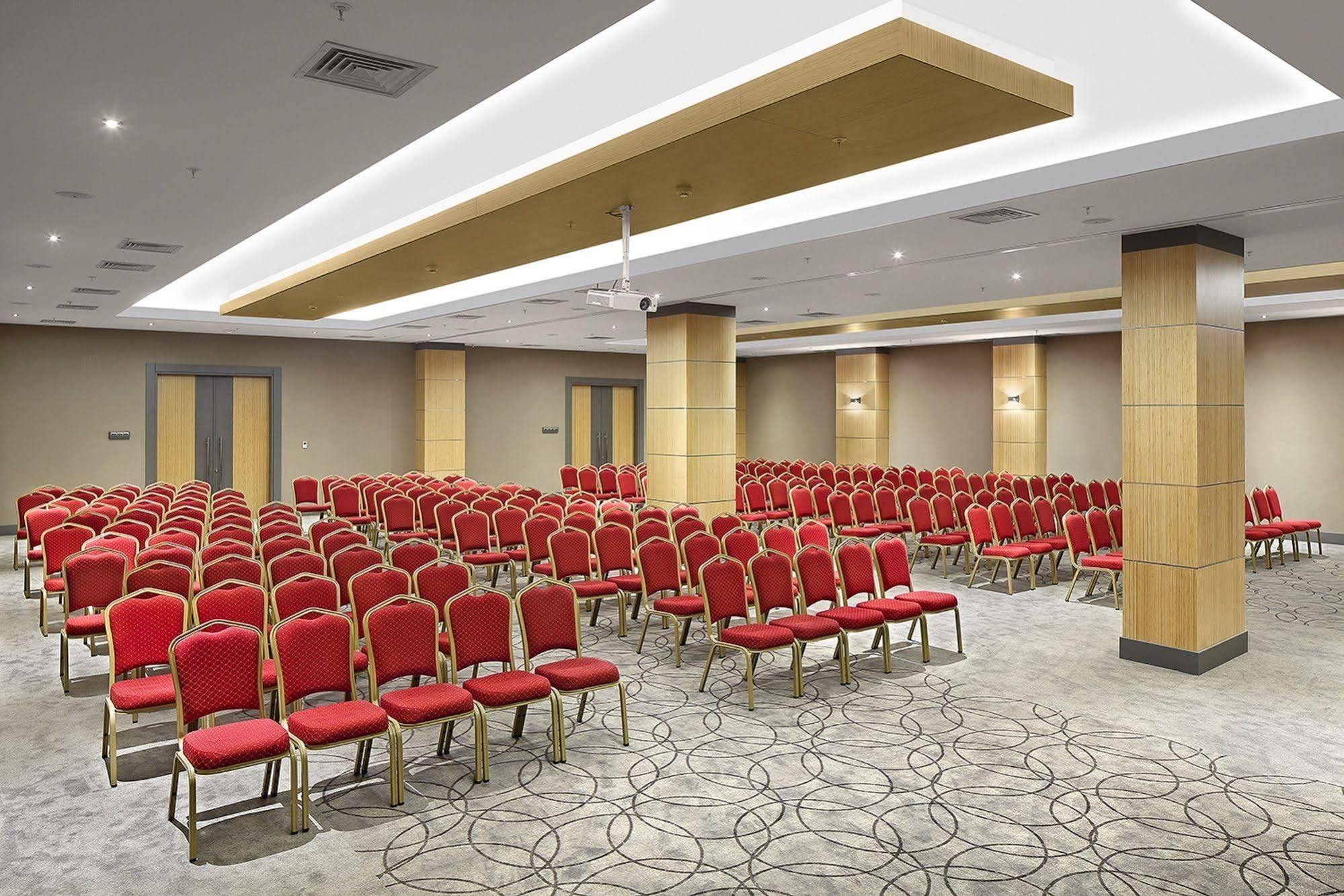 Ramada Plaza By Wyndham Eskişehir Exterior foto